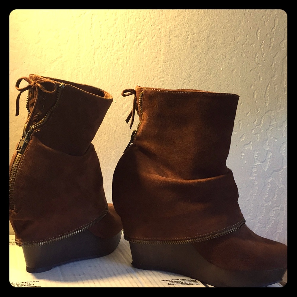Brown Buckle Wedge Boots with Cute Zipper Design